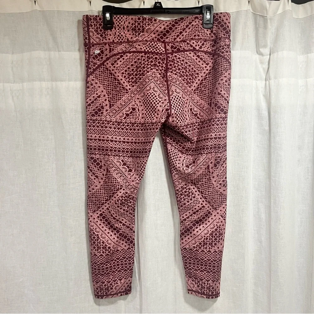 Fabletics Salar Printed Powerform Capri - Picture 4 of 7
